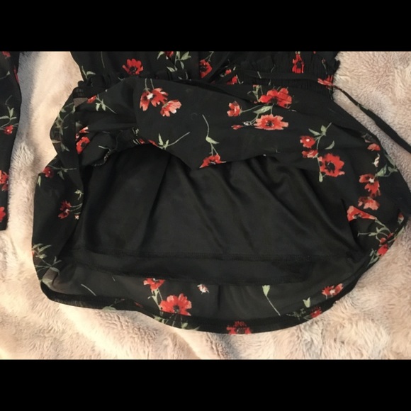 Gorgeous floral blouse - Picture 6 of 7